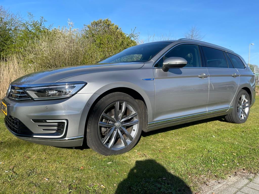 VW Passat GTE 1.4TSI plug-in 218pk 6DSG accupakket vernieuwd, 4 cilinders, Alcantara, 1600 kg, 93 €/maand