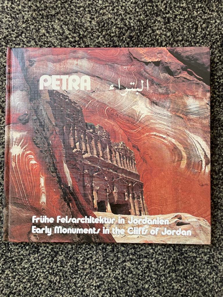 Petra: Vroege Rotsarchitectuur in Jordanië (Meertalig), Boeken, Ophalen of Verzenden, Zo goed als nieuw, Azië
