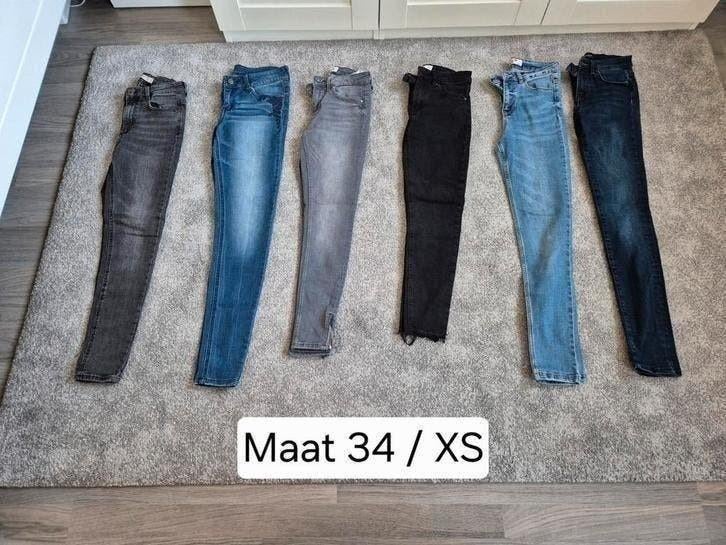 pakket jeans maat XS/ 34, Ophalen of Verzenden, Zo goed als nieuw, Maat 34 (XS) of kleiner