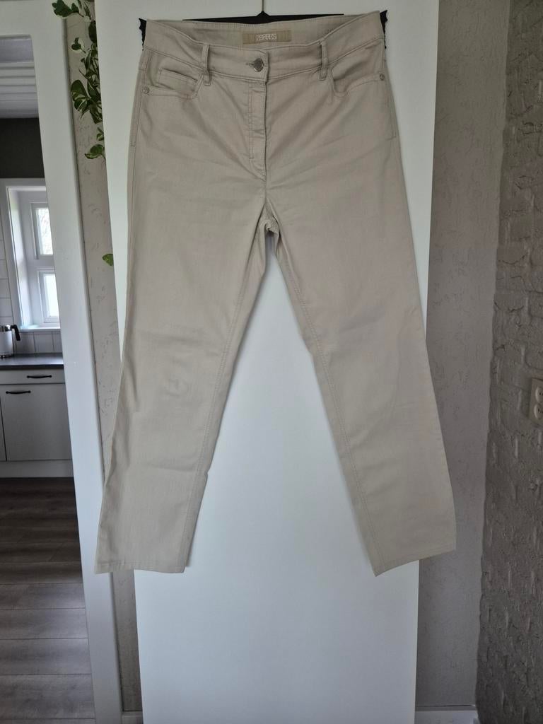 Zerres damesbroek - Comfortabele pasvorm maat 42, Beige, Maat 42/44 (L), Ophalen of Verzenden, Zo goed als nieuw