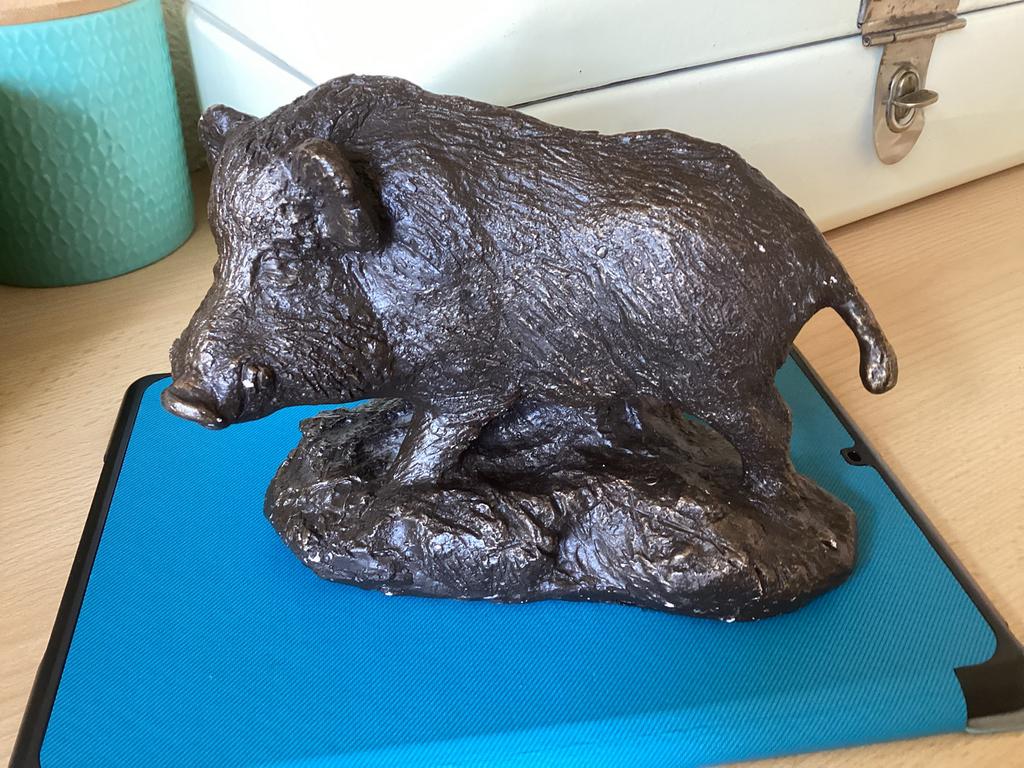 Henk Roosink kunstenaar sculptuur wild zwijn,brons gietsteen, Antiek en Kunst, Ophalen