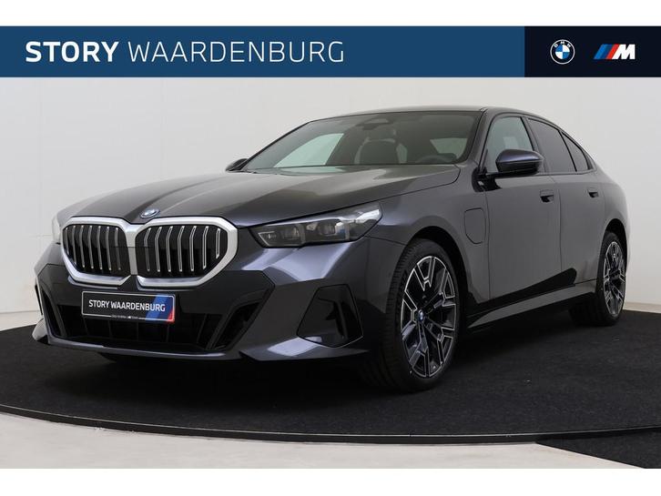 BMW 5 Serie 530e M Sport Automaat / Panoramadak / Trekhaak /, Auto's, BMW, Particulier, Te koop, 5-Serie, Achteruitrijcamera, Airconditioning