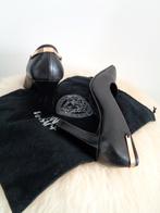 Gianni Versace 100% leren pumps met gouden Medusa 39, Kleding | Dames, Schoenen, Pumps, Zwart, Ophalen of Verzenden, Zo goed als nieuw