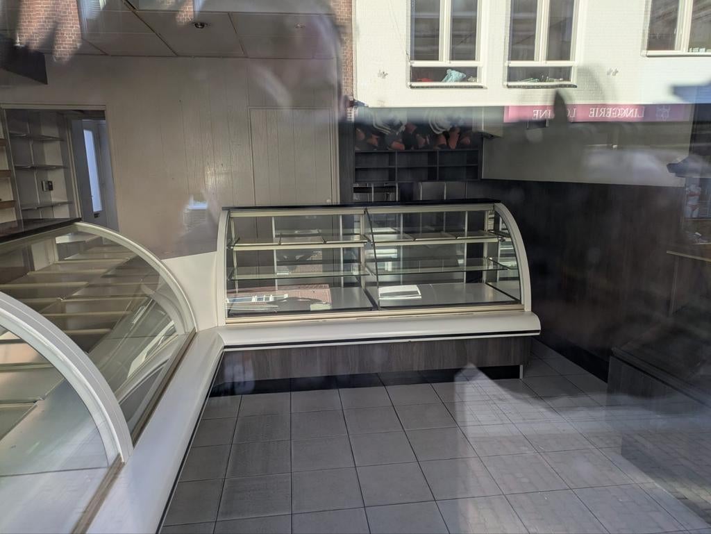 Bakkerij/winkel inventaris, Ophalen