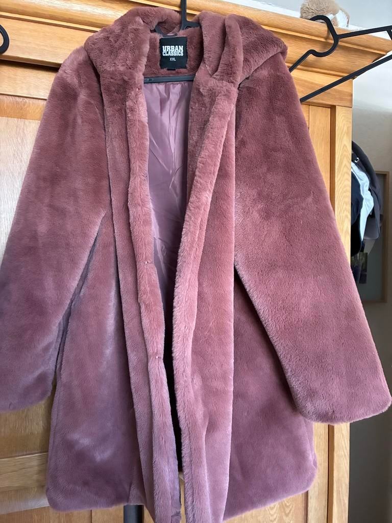 Fluffy jas XXL z.g.a.n. - Urban Classics, Ophalen, Zo goed als nieuw, Maat 46/48 (XL) of groter, Roze
