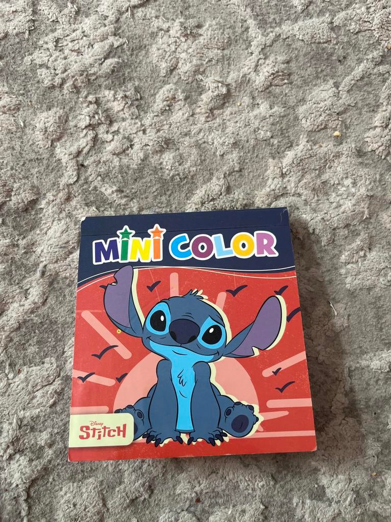 Disney Stitch Mini Kleurboek - Nieuwstaat, Ophalen of Verzenden, Zo goed als nieuw, Knutselen