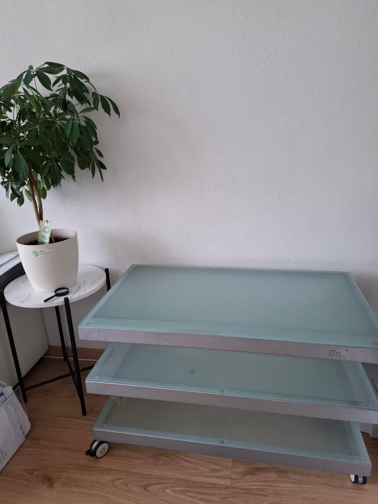 Audio meubel met wieltjes en TL verlichting van Montel, Ophalen, 25 tot 50 cm