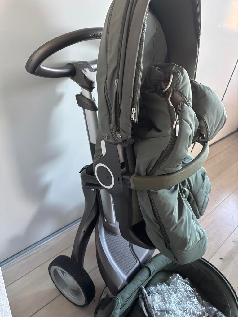 Stokke kinderwagen met reiswieg en hoezen, Kinderen en Baby's, Kinderwagens en Combinaties, Gebruikt, Combiwagen, Verstelbare duwstang