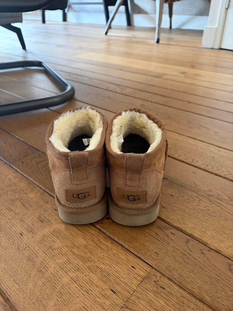 Uggs, Schoentjes, Jongetje of Meisje, Ophalen of Verzenden, Zo goed als nieuw