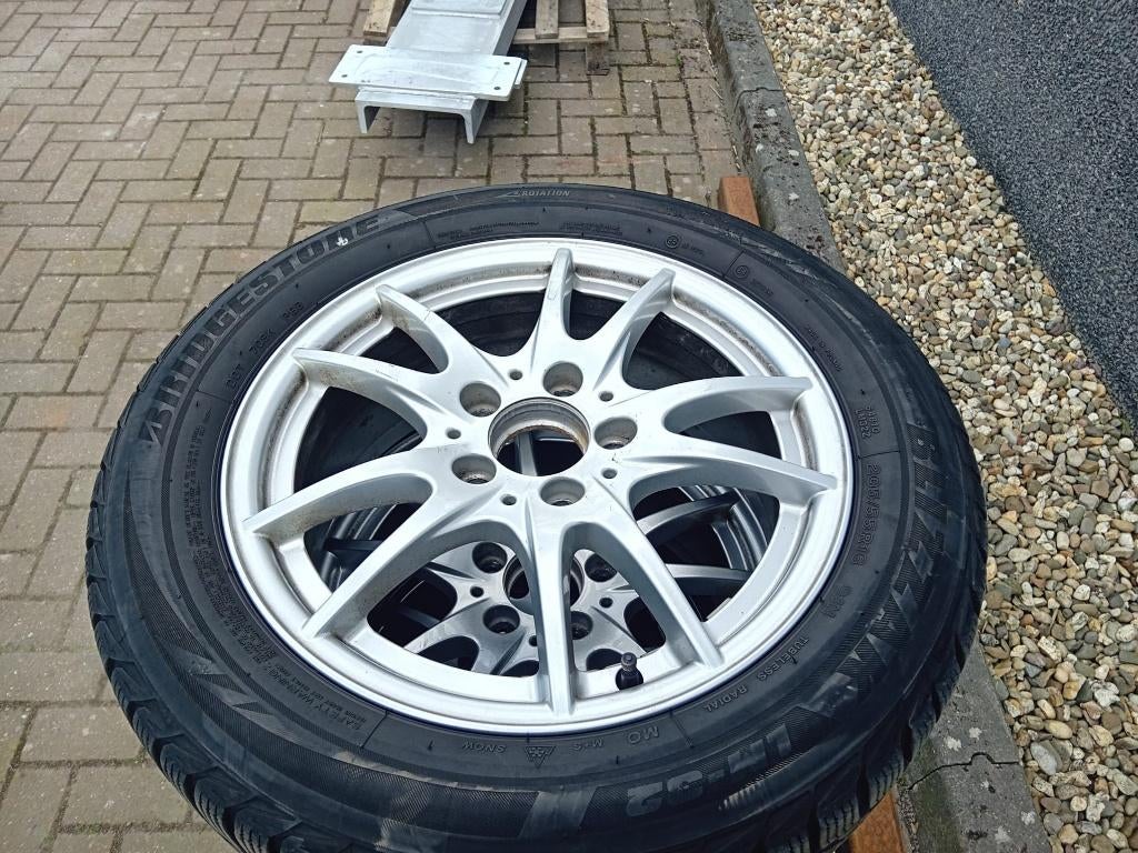 Velgen set  Merc 205/55/16  bijna n Winterbanden., Auto-onderdelen, Banden en Velgen, Gebruikt, Velg(en), 16 inch, Personenwagen