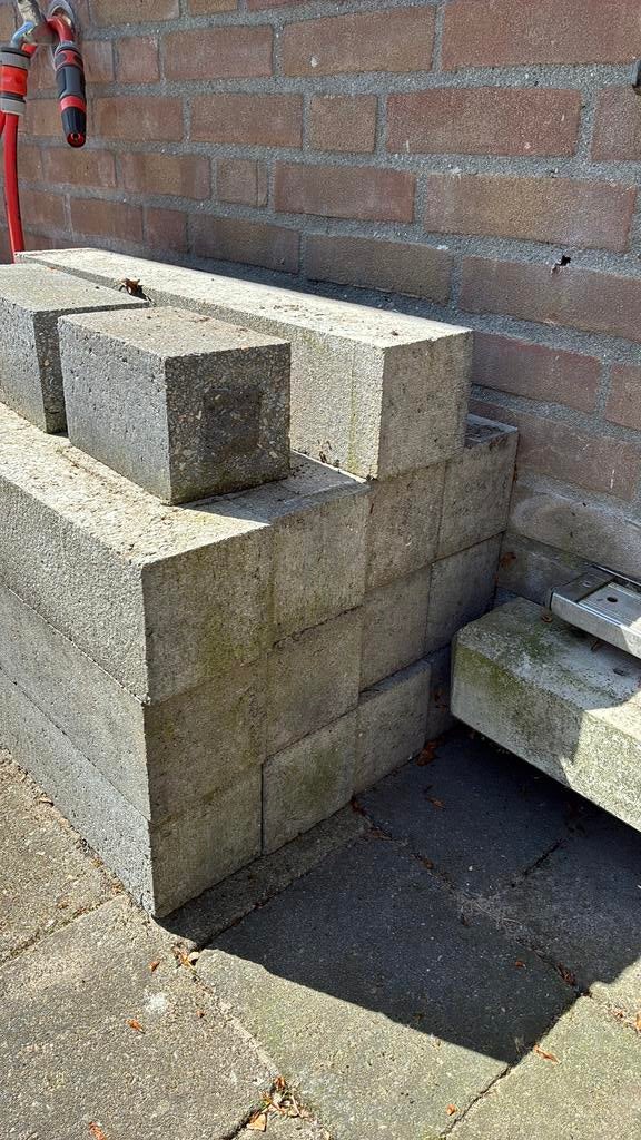 13 lichtgrijze stapelblokken, Tuin en Terras, Bielzen en Borders, Ophalen, Blok, Zo goed als nieuw, Minder dan 25 cm