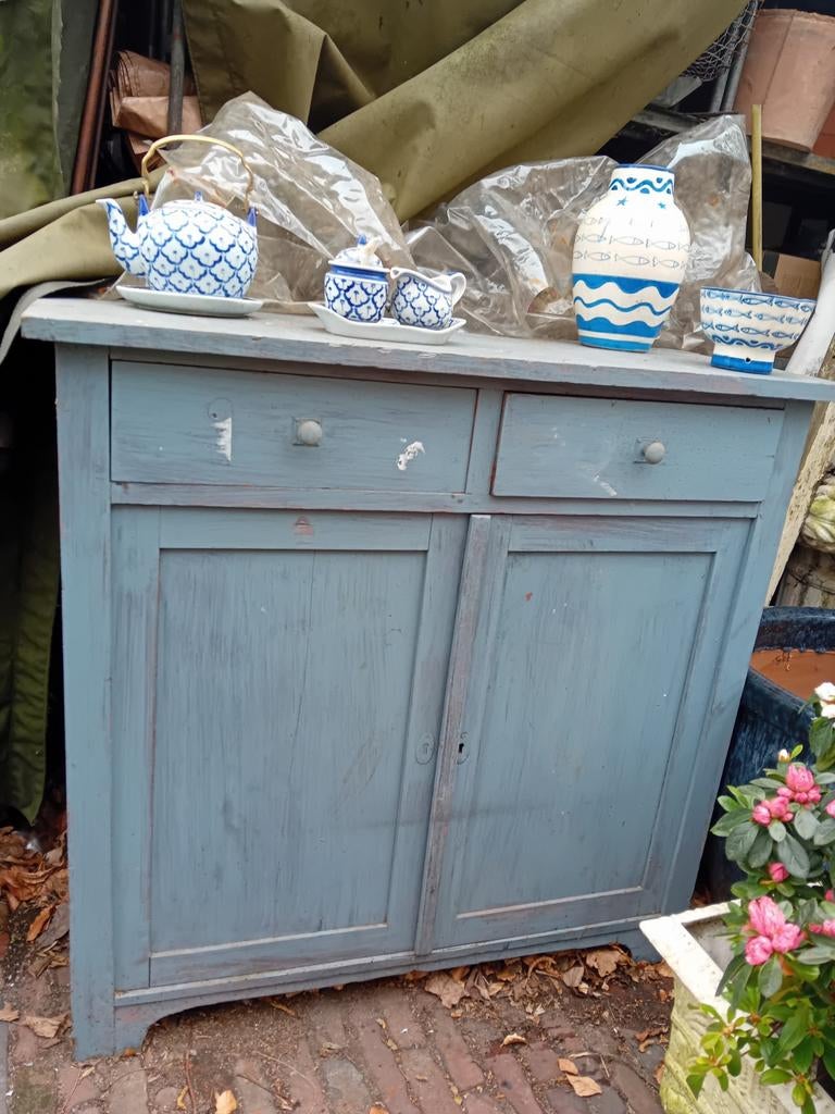 Vintage antiek: Blauwe kast