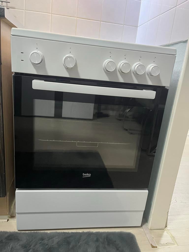 Beko Elektrisch Fornuis - Gebruikt met lichte schades, Ophalen, Gebruikt, 60 cm of meer, Grill