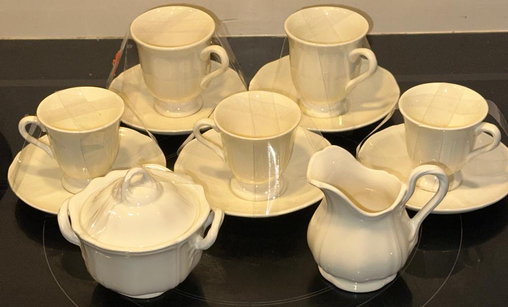 servies Wedgwood of Etruria & Barlaston in de Queens design, Ophalen, Zo goed als nieuw, Wedgwood, Kop(pen) en/of Schotel(s)