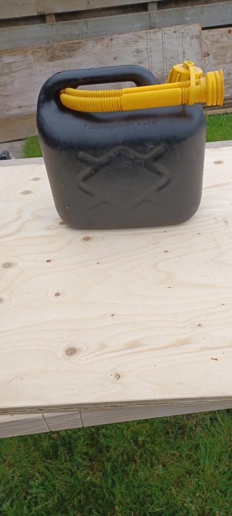 Jerrycan 5 liter - Zwart met gele schenktuit, Ophalen, Gebruikt, Universele onderdelen