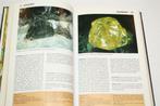 Mineralen — Kleine Encyclopedie van Edelstenen & Kristallen, Ophalen of Verzenden