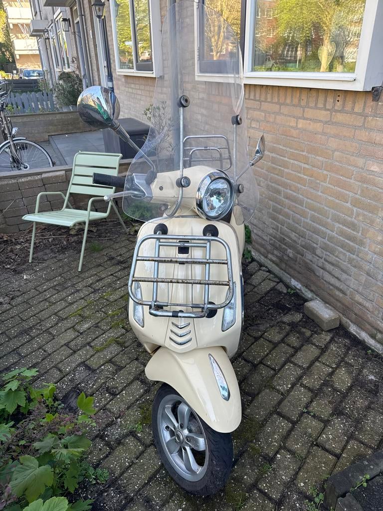 Vespa Primavera 4T uit 2015, Fietsen en Brommers, Snorfietsen en Snorscooters, Ophalen, Gebruikt, ., Vespa