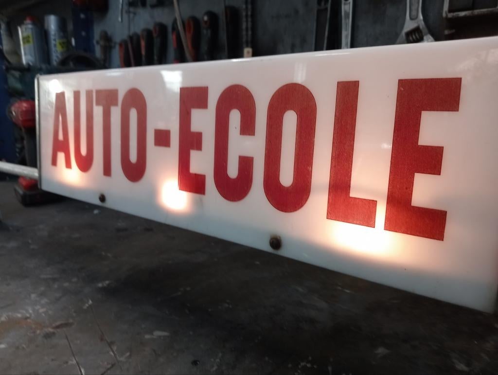 Auto Ecole Frans rijles dakbord - imperial

Jaren 50-60, Auto diversen, Dakdragers, Ophalen, Gebruikt, Auto ecole oldtimer, Nb