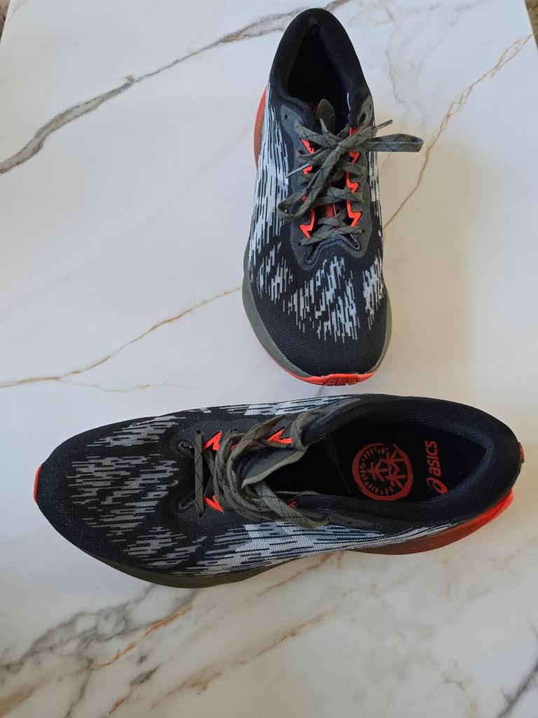 ASICS Novablast hardloopschoenen - Zo goed als nieuw - 47, Ophalen of Verzenden, Zo goed als nieuw, ASICS, Sportschoenen