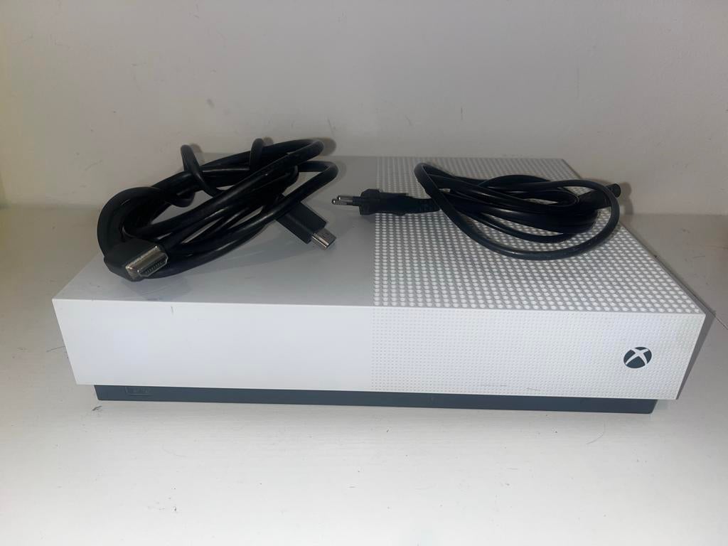 Xbox One S met controller - Gebruikt, koopje!, Spelcomputers en Games, Spelcomputers | Xbox One, Gebruikt, Xbox One S All-digital