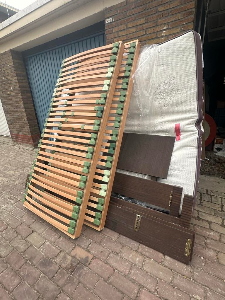 Tweepersoonsbed donkerbruin bed met matras en lattenbodem, Huis en Inrichting, Slaapkamer | Bedden, Gebruikt, Tweepersoons, 160 cm