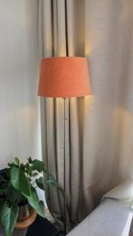 IKEA Vloerlamp met oranje kap 155 cm, Ophalen, Modern, Sfeervol, Zo goed als nieuw, Stof