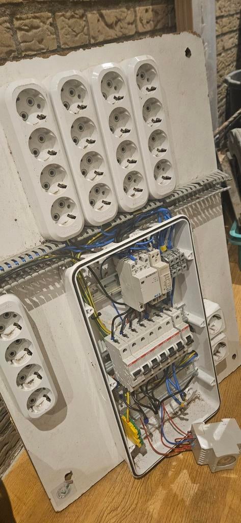 Meterkast met 8 ABB automaten (mist deksel), Ophalen of Verzenden