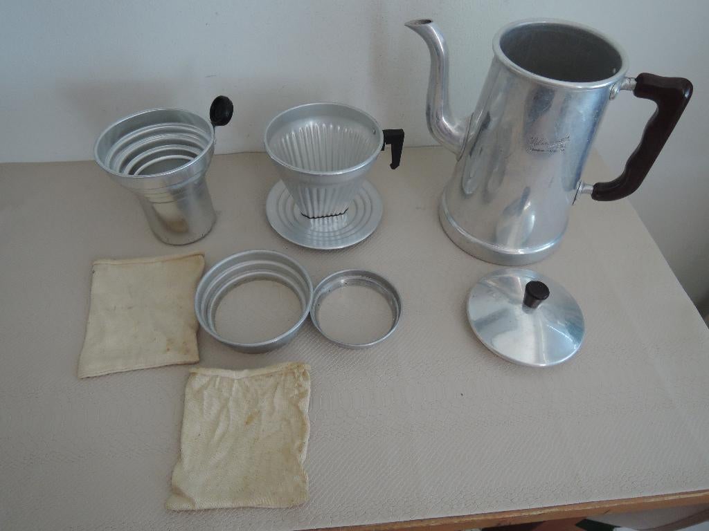 Ouderwetse aluminium koffiekan met drie filters, Ophalen of Verzenden, Gebruikt, Metaal