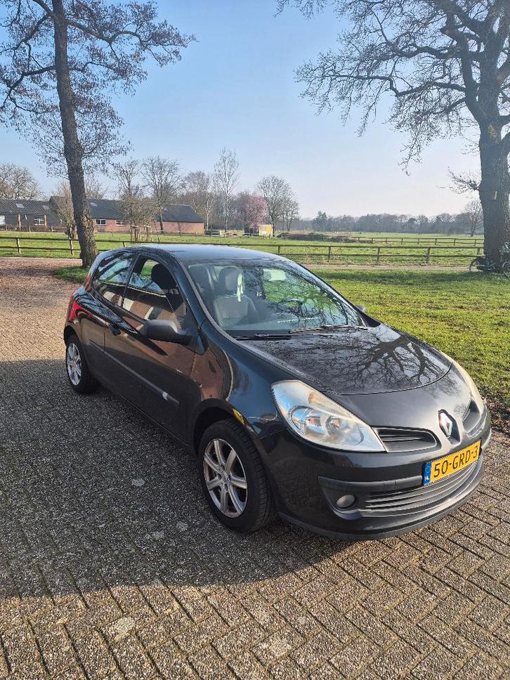 Renault Clio 1.2 16V 75 pk 3D 2008 Zwart, Auto's, Renault, Particulier, Clio, Benzine, B, Hatchback, Handgeschakeld, Origineel Nederlands