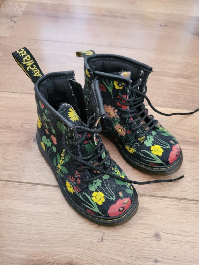 Dr. Martens bloemenprint laarzen maat 24, Kinderen en Baby's, Kinderkleding | Schoenen en Sokken, Meisje, Ophalen of Verzenden
