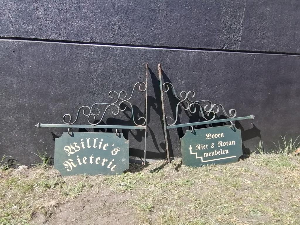 Nostalgische, metalen uithangborden., Ophalen