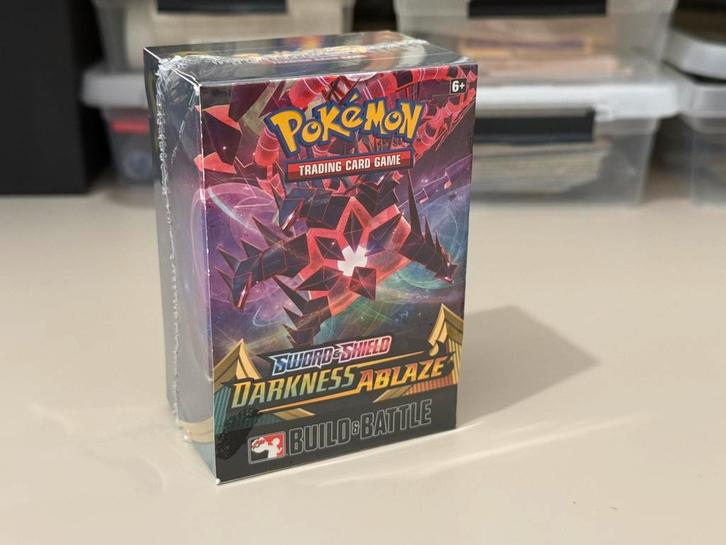Darkness Ablaze Build Battle Box Sealed Sword & Shield, Hobby en Vrije tijd, Verzamelkaartspellen | Pokémon, Zo goed als nieuw