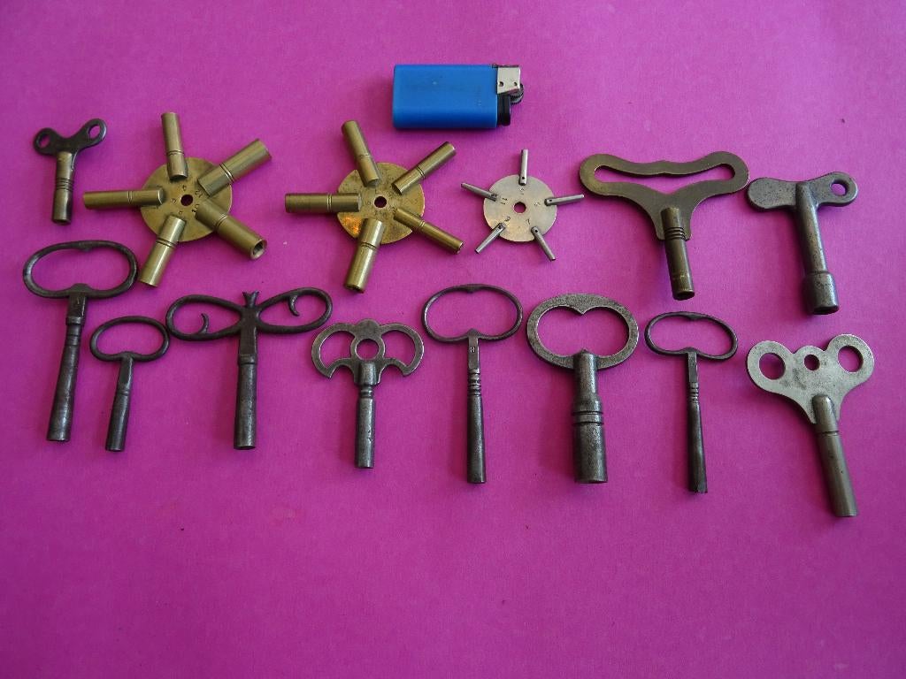14 X OUDE KLOKSLEUTELS  SLEUTELS OPWINDEN KLOK ZAKHORLOGE, Ophalen of Verzenden