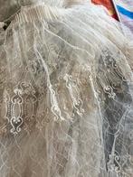 Elegante witte vitrage met borduursel 400x237, Wit, Ophalen of Verzenden, Zo goed als nieuw, 200 cm of meer