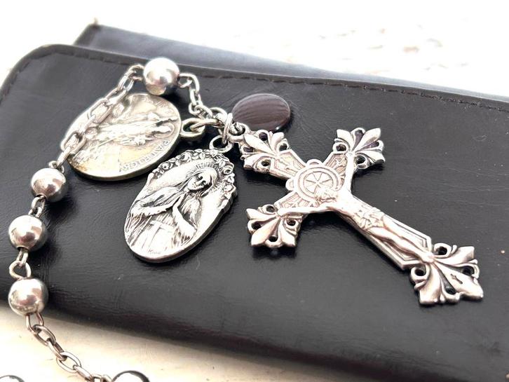 Antiek zilveren 835 rozenkrans met medaillons in leren etui, Antiek en Kunst, Antiek | Religie, Ophalen