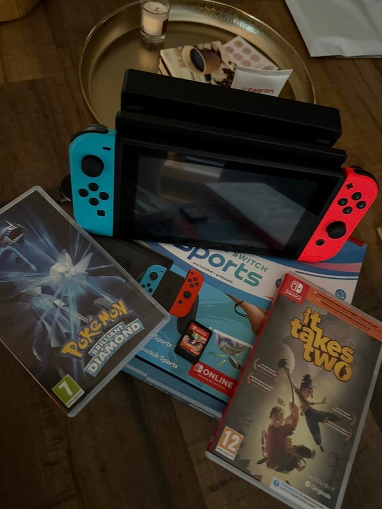 Nintendo Switch + accessoires, Ophalen of Verzenden, Zo goed als nieuw, Met 2 controllers, Switch Original
