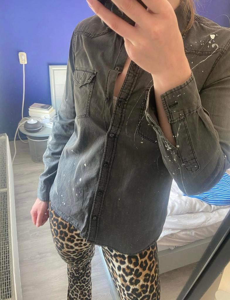 Grijze blouse met verfspetters maat S, Kleding | Dames, Blouses en Tunieken, Ophalen of Verzenden, Zo goed als nieuw, Maat 36 (S)