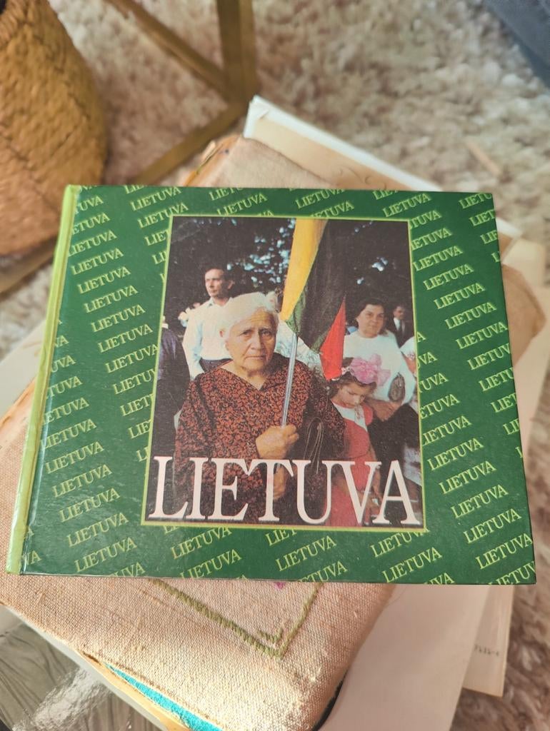 Lietuva - Fotoboek Litouwen door Antanas Sutkus (1993), Europa, Antanas Sutkus, Ophalen of Verzenden, 20e eeuw of later
