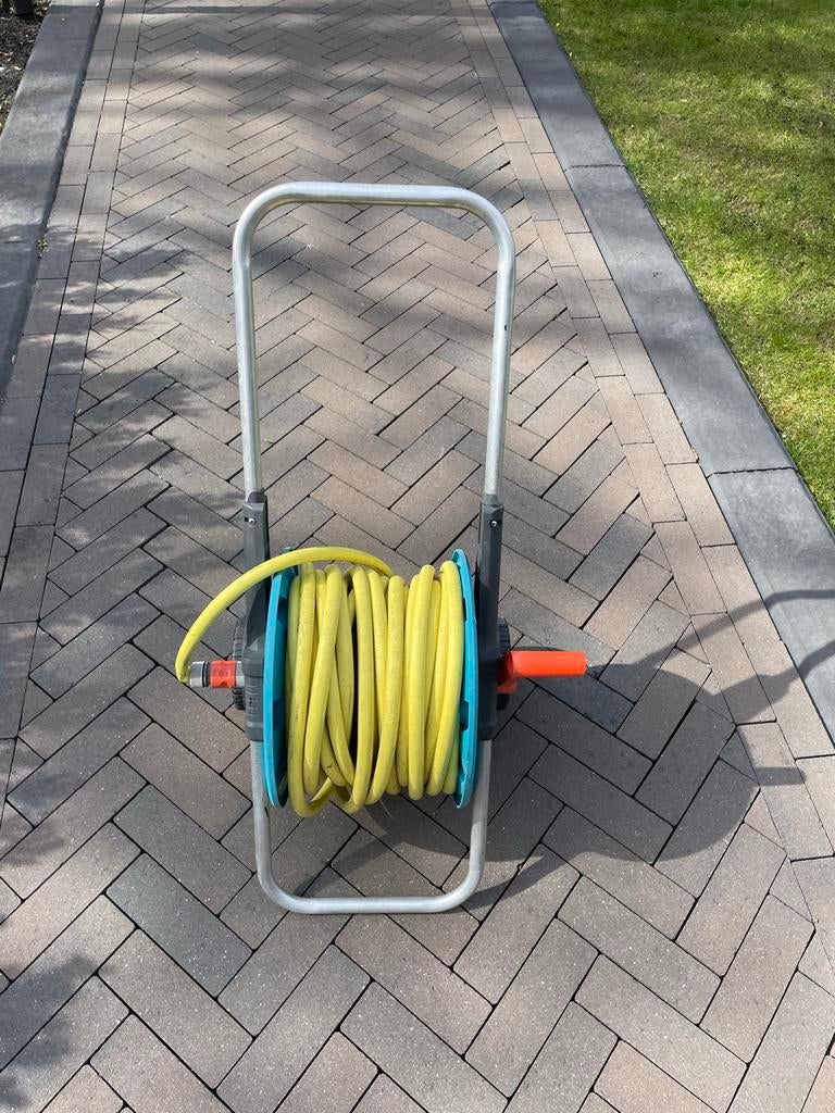 Gardena tuinhaspel 25 meter - Zo goed als nieuw, Tuin en Terras, Tuinslangen, Ophalen of Verzenden, Zo goed als nieuw, Tuinslanghaspel