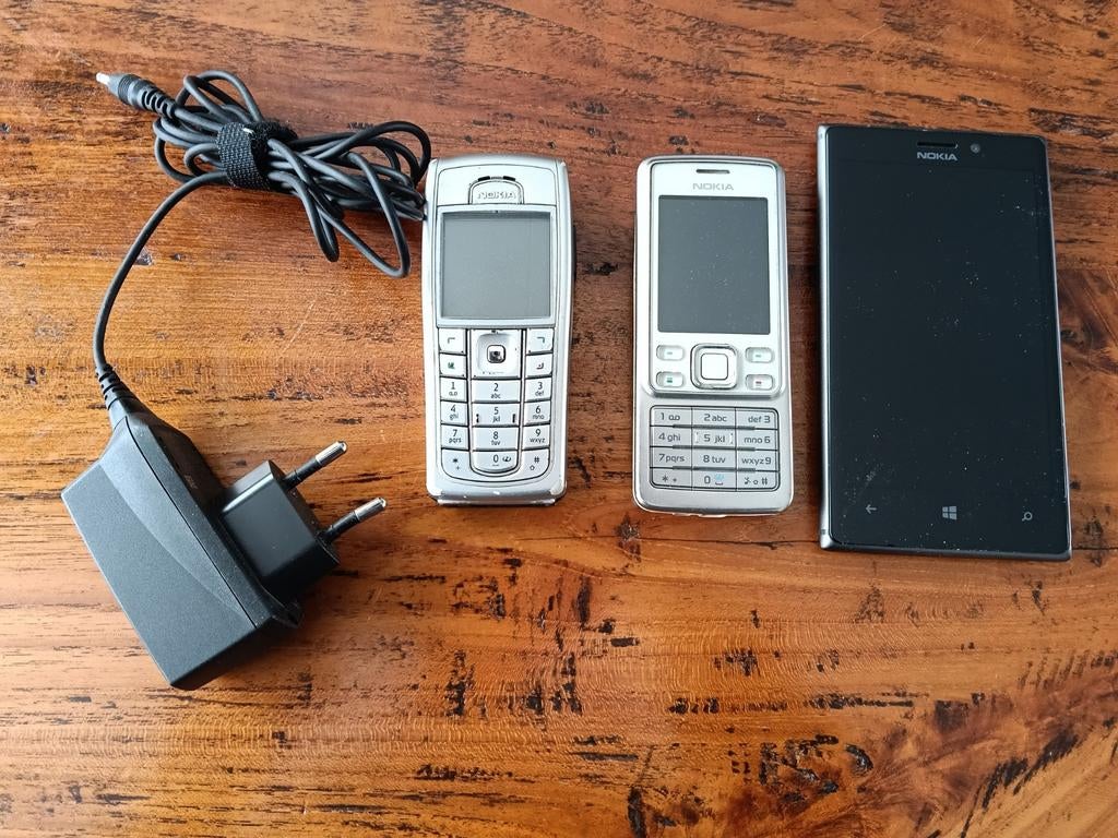 Nokia telefoons en oplader - set van 3, Gebruikt, Ophalen of Verzenden, Minder dan 3 megapixel, Klassiek of Candybar