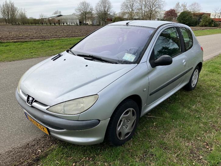 Peugeot 206 1.4 3D zilver, Auto's, Peugeot, Particulier, Boordcomputer, Centrale vergrendeling, Elektrische ramen, Mistlampen