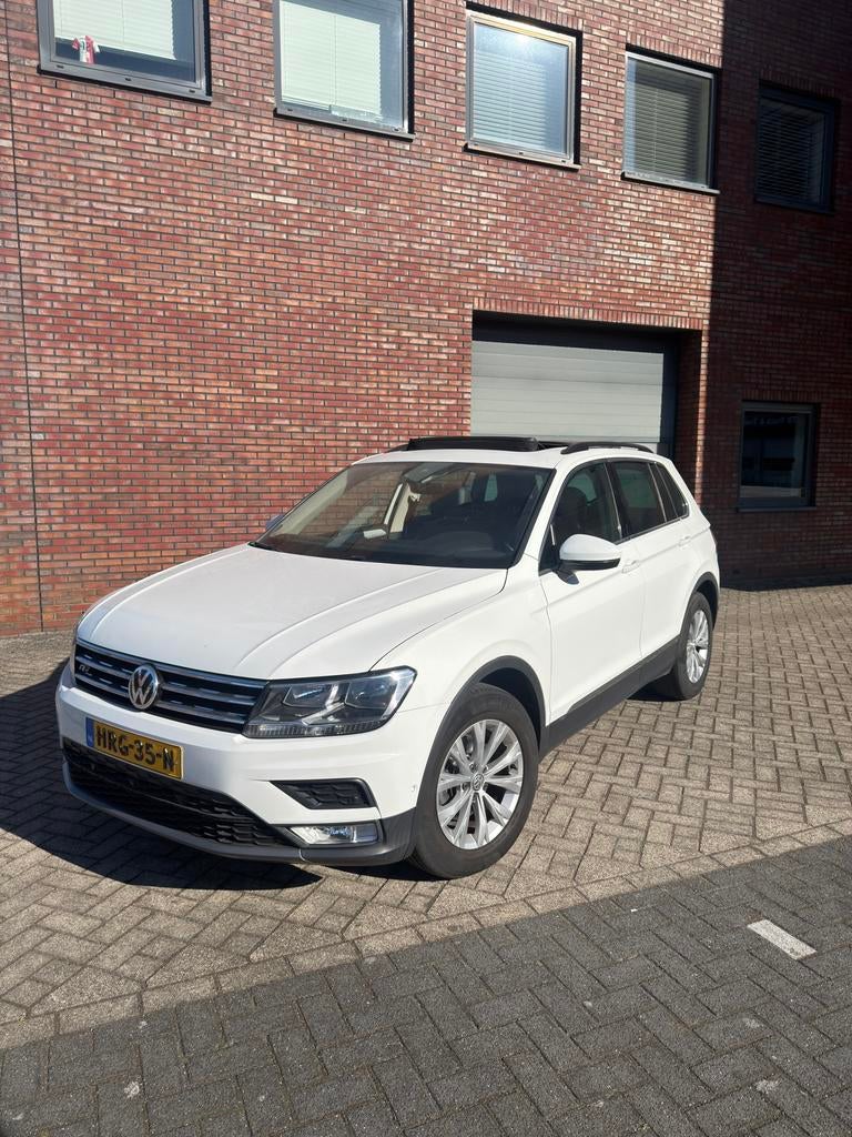 Volkswagen Tiguan 1.4 TSI PANO/LEDER/360CAM/MEMORY/TREKHAAK, Euro 5, Automatische klimaatregeling, 1800 kg, Zwart