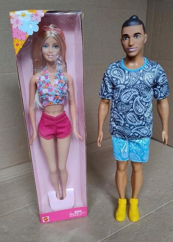 Barbie Beach Fun 2002 nr B4147 en Ken Fashionista nr 204, Ophalen of Verzenden, Zo goed als nieuw, Pop