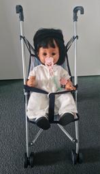 Vintage pop met kleertjes, laarsjes en gratis buggy, Ophalen of Verzenden, Gebruikt, Babypop