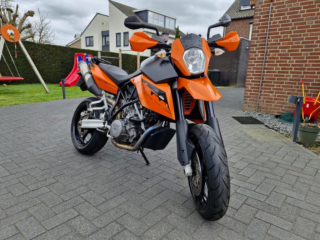 KTM 990 SM met lage kilometerstand en hoge fun-factor, 2 cilinders, Sportuitlaat, Motorrijbewijs A, Particulier