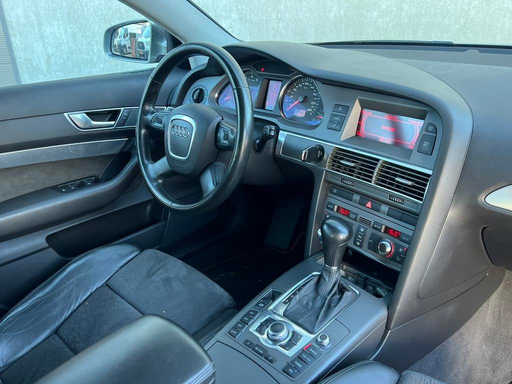 Grijze Audi A6 2.4 Sedan 177PK Automaat Benzine/NieuweAPK/AC, Auto's, Bedrijf, Grijs, Zilver of Grijs, 6 cilinders