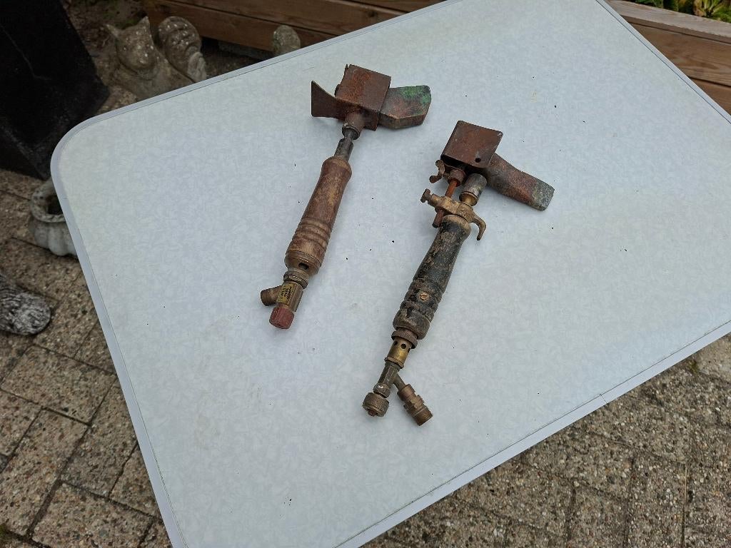 2 antieke grote zware messing /koperen soldeerbouten op gas, Ophalen of Verzenden