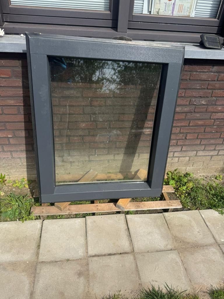 Nieuw Kunststof Antraciet Raam Kozijn - 100x85,5cm, Doe-het-zelf en Verbouw, Glas en Ramen, Ophalen, Nieuw, Gevelraam of Ruit