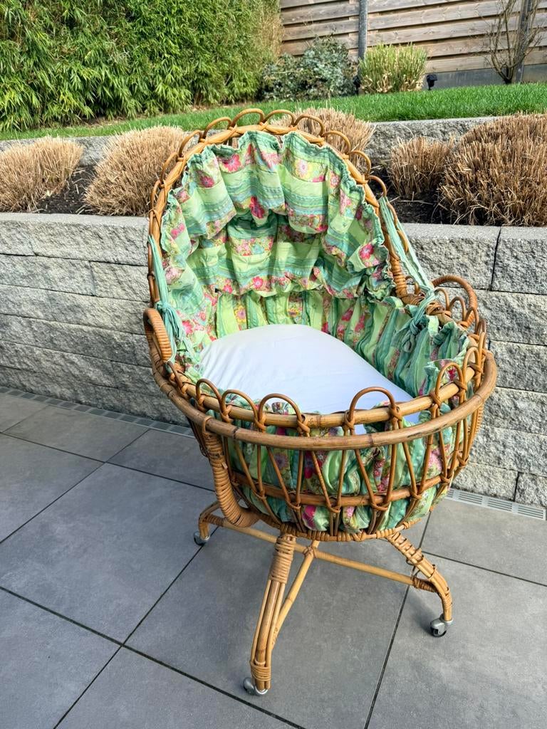 Antieke rieten wieg, Kinderen en Baby's, Babywiegjes en Ledikanten, Ophalen, Gebruikt, Wieg