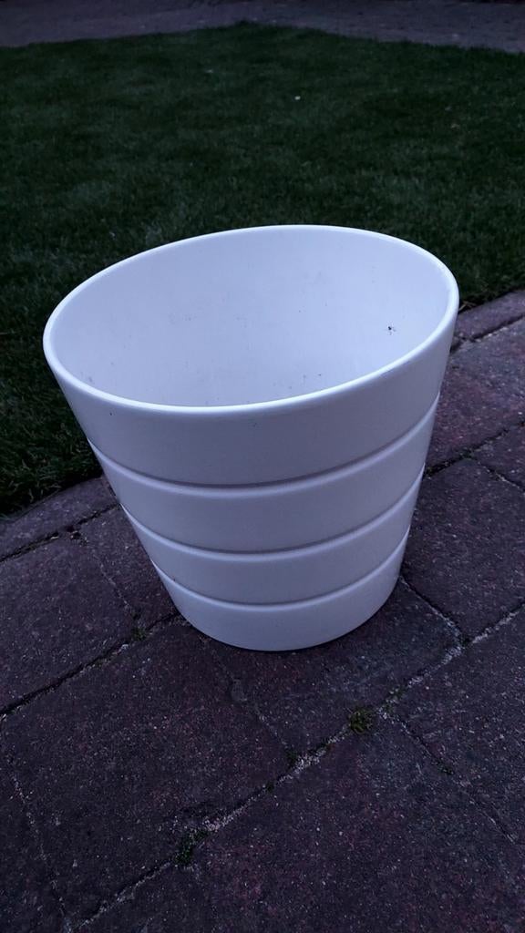 Witte bloempot IKEA Kardemumma, Tuin en Terras, Bloempotten, 25 tot 40 cm, Kunststof, Rond, Binnen